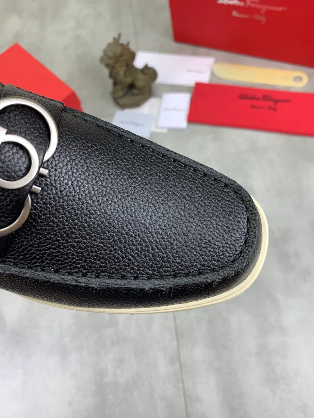Men's Men's Shoes 💰P580💰[New Style] Water-dyed Niuli 🆘[Salvatore Ferragamo] Ferragamo's latest casual business leather shoes for men! Listed simultaneously! The fabric is made of specially imported original pebbled calfskin, and the lining is made of imported water-dyed cowhide. It is absolutely luxurious and leads the fashion trend. Matching code: 38-44 (45 and 46 can be customized) Black, brown and burgundy colors available